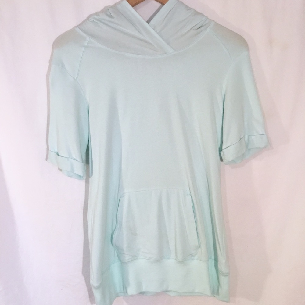 Te Verde Athletic short sleeve hoodie with pouch